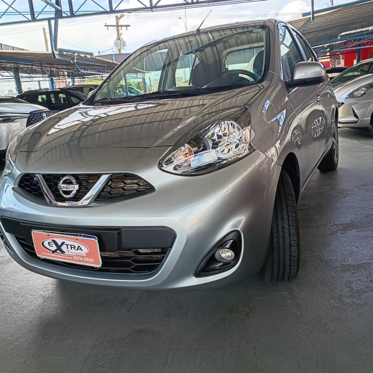NISSAN March - Foto