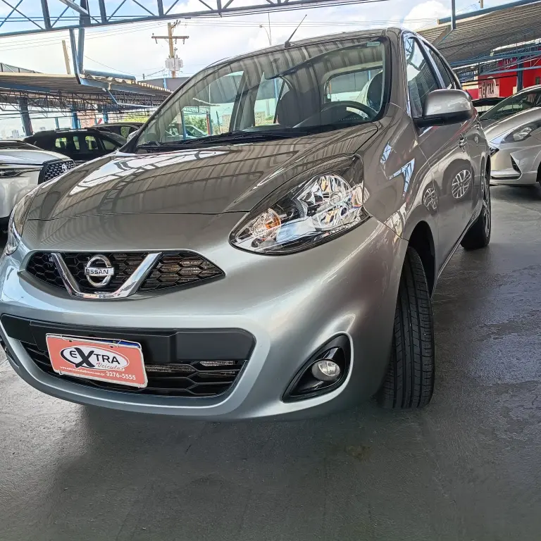 NISSAN March - Foto