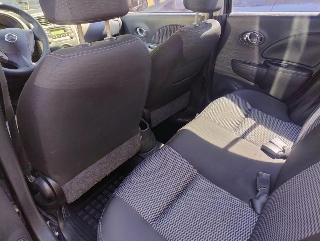 NISSAN March - Foto