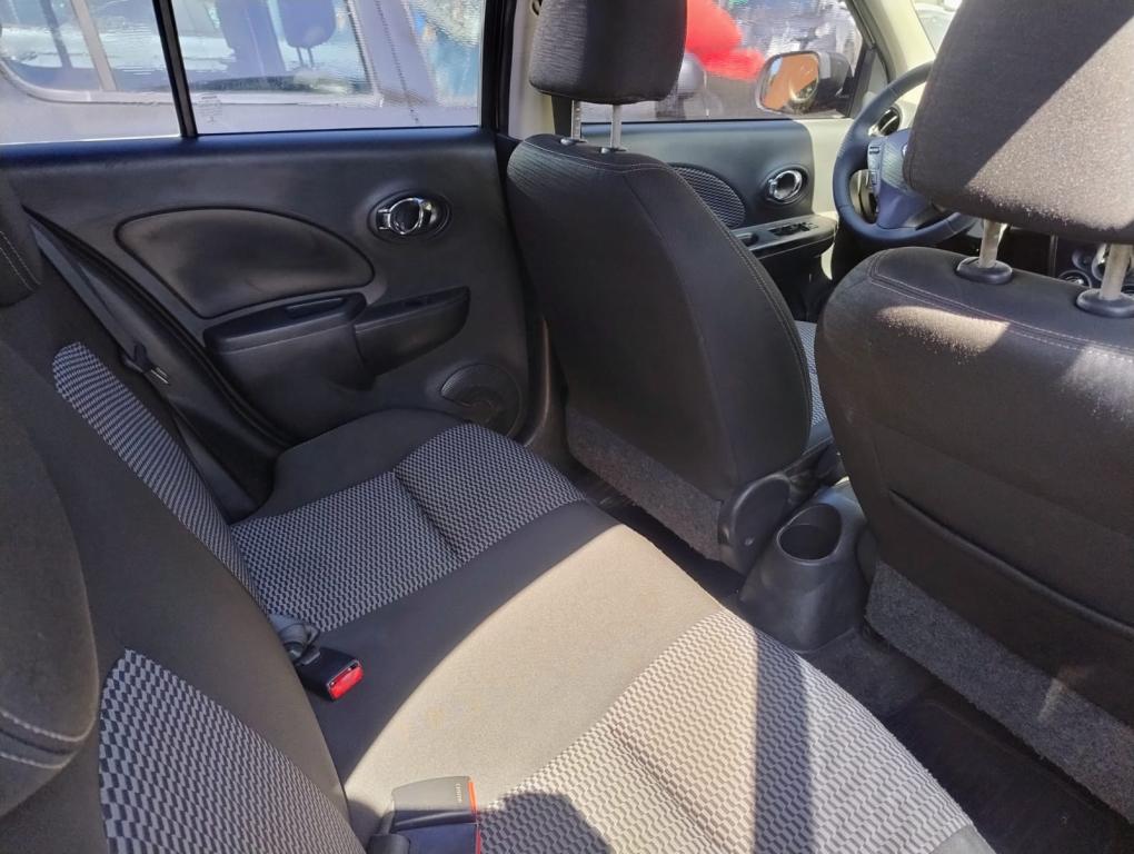NISSAN March - Foto