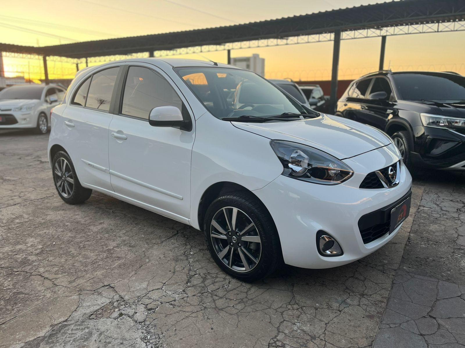NISSAN March - Foto