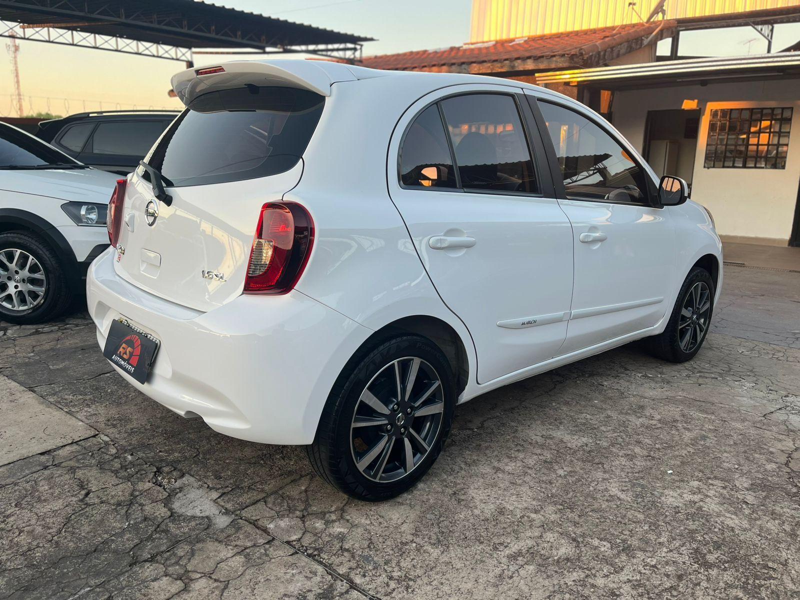 NISSAN March - Foto