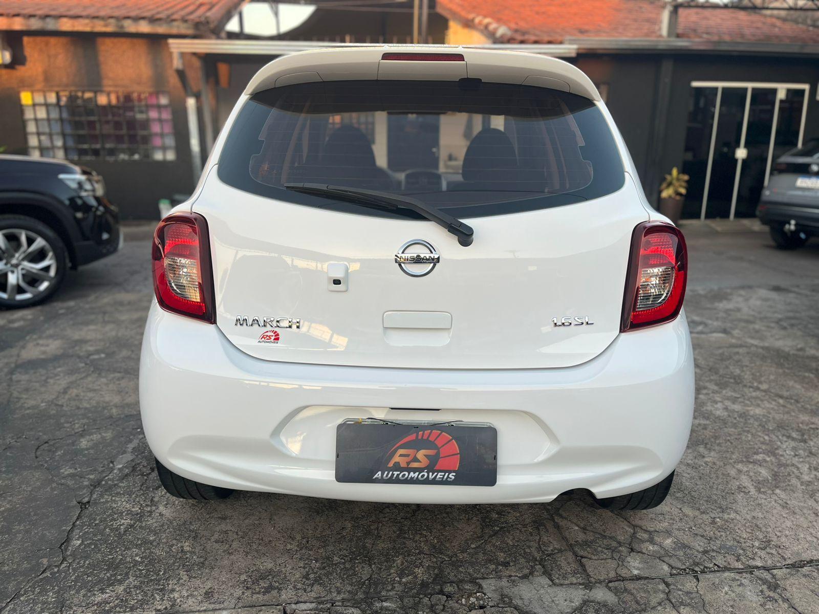 NISSAN March - Foto