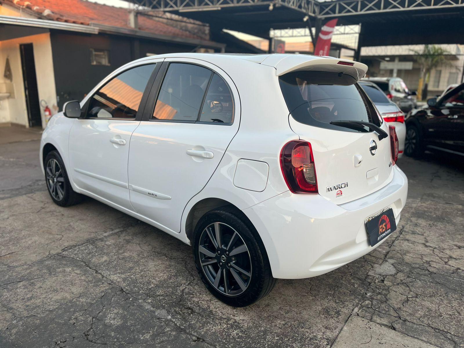 NISSAN March - Foto