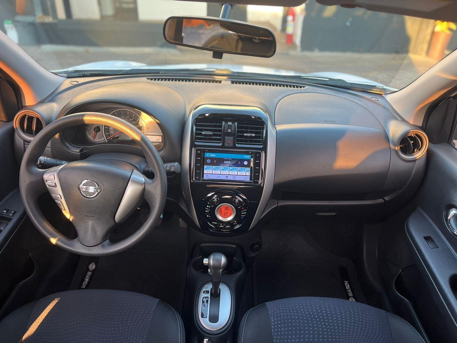 NISSAN March - Foto