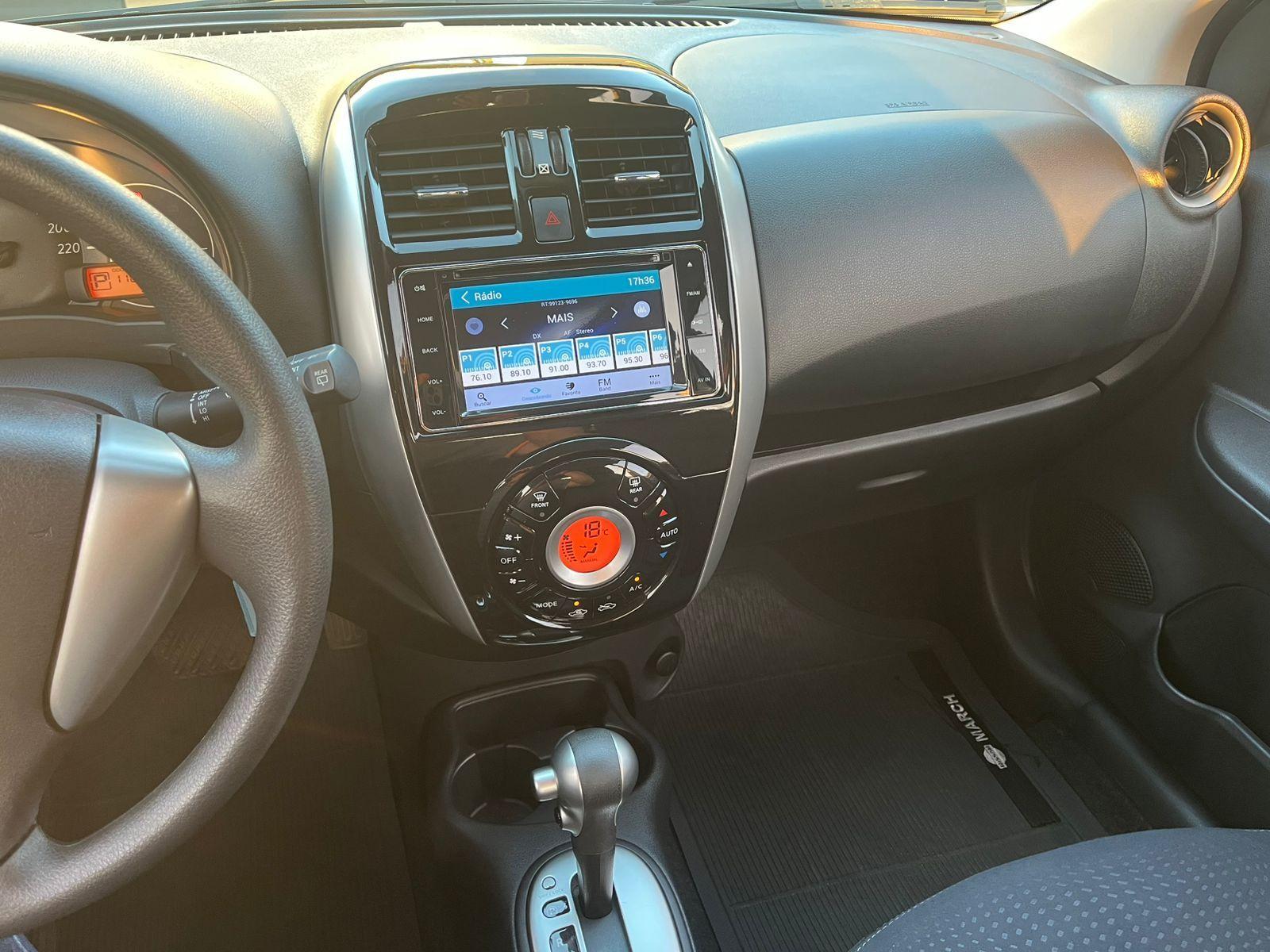 NISSAN March - Foto