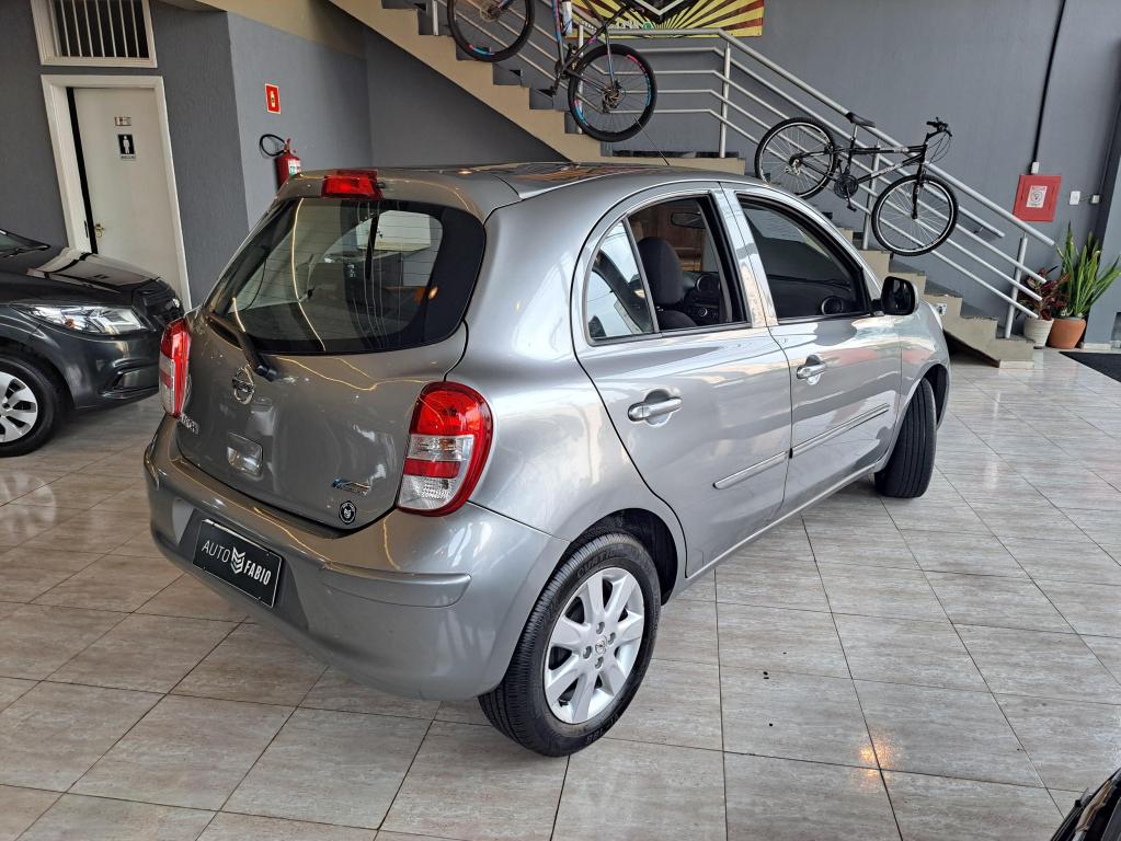 NISSAN March - Foto