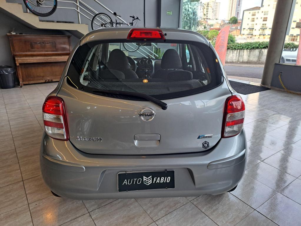 NISSAN March - Foto