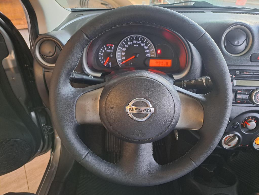 NISSAN March - Foto