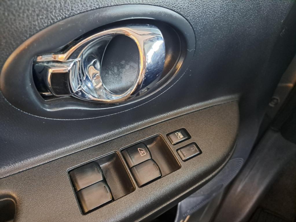 NISSAN March - Foto