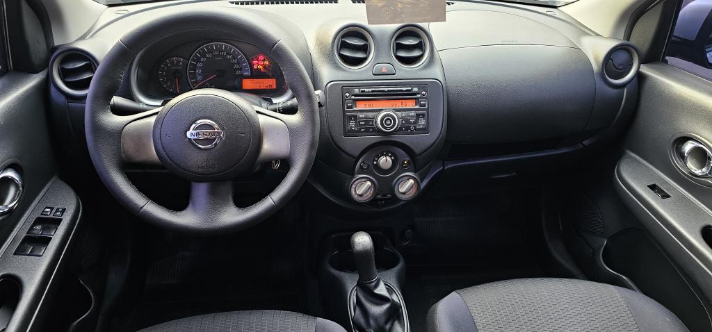 NISSAN March - Foto