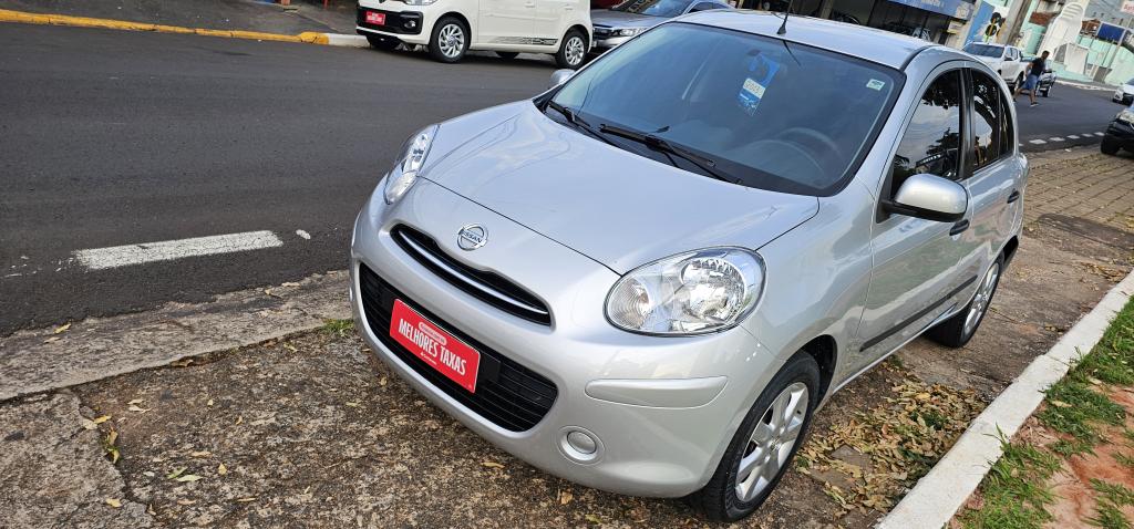 NISSAN March - Foto
