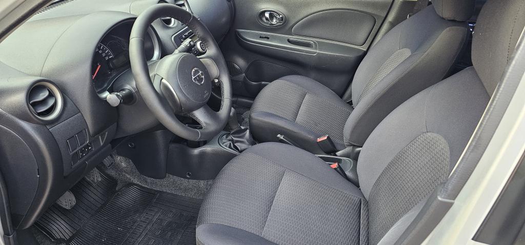 NISSAN March - Foto