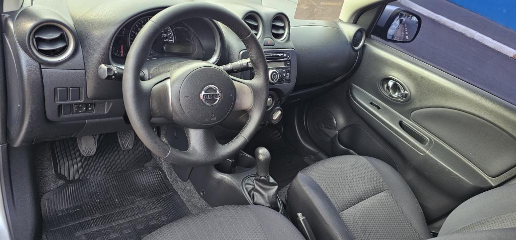 NISSAN March - Foto