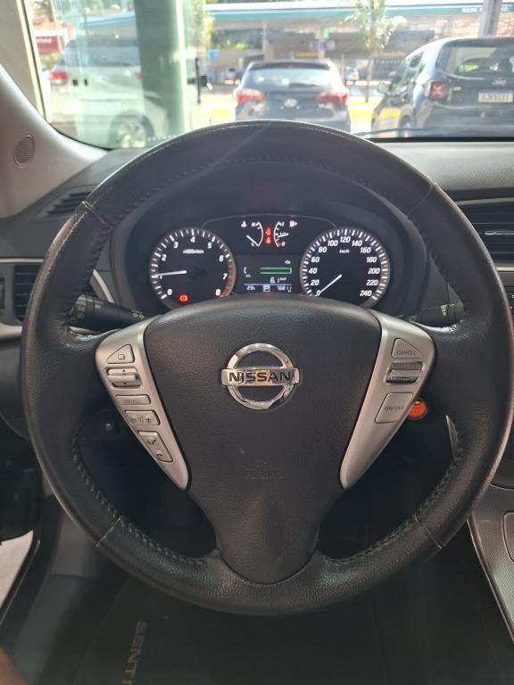 NISSAN Sentra - Foto
