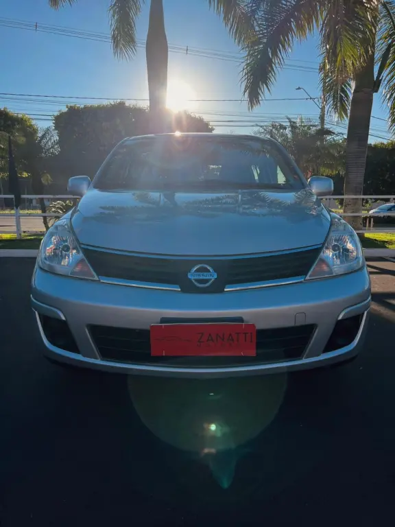 NISSAN Tiida Hatch - Foto