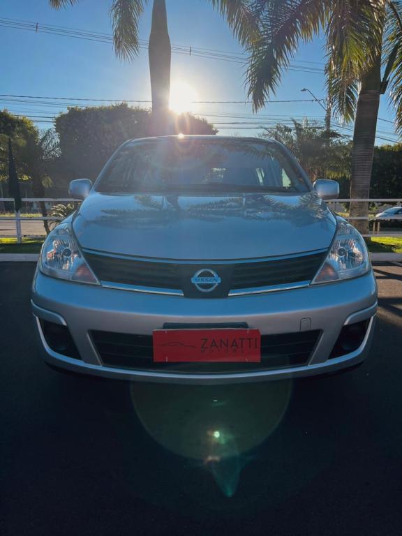 NISSAN Tiida Hatch - Foto