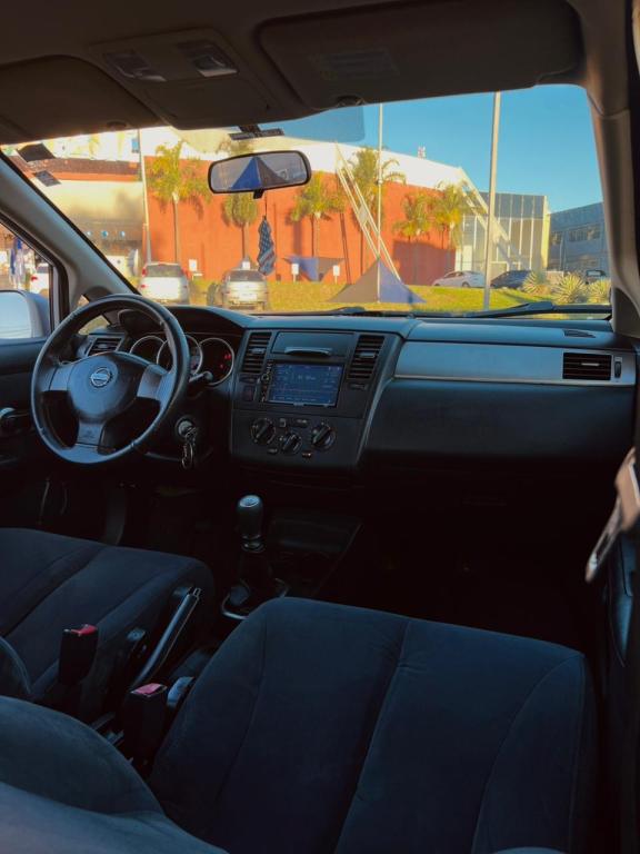 NISSAN Tiida Hatch - Foto