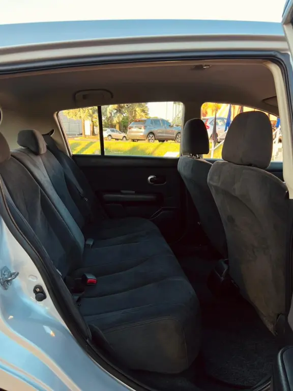 NISSAN Tiida Hatch - Foto