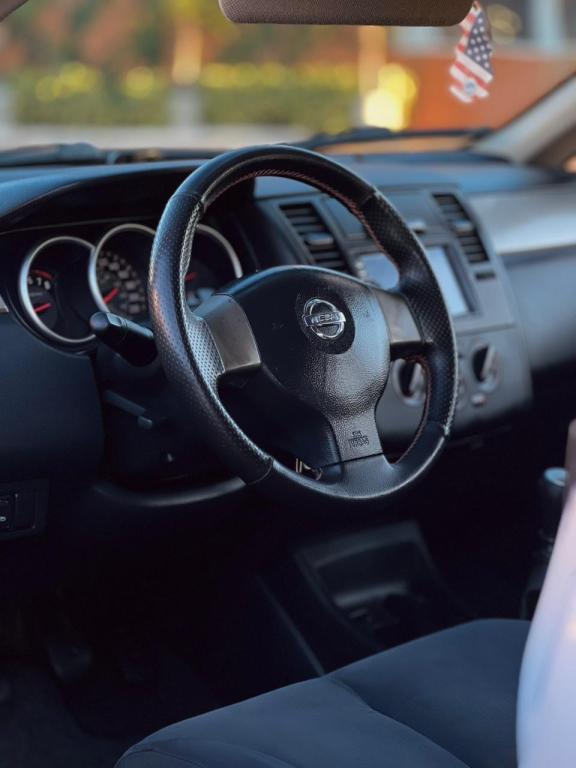 NISSAN Tiida Hatch - Foto