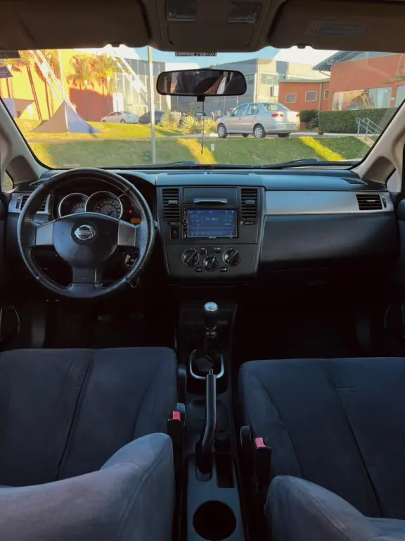 NISSAN Tiida Hatch - Foto