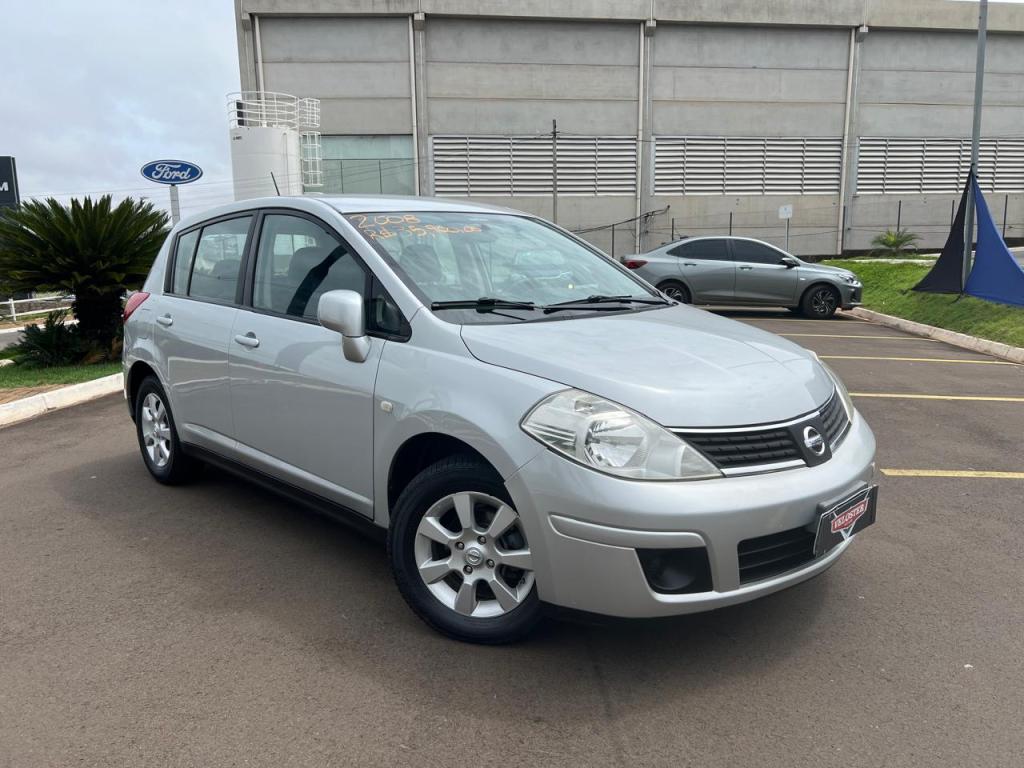 NISSAN Tiida Hatch - Foto