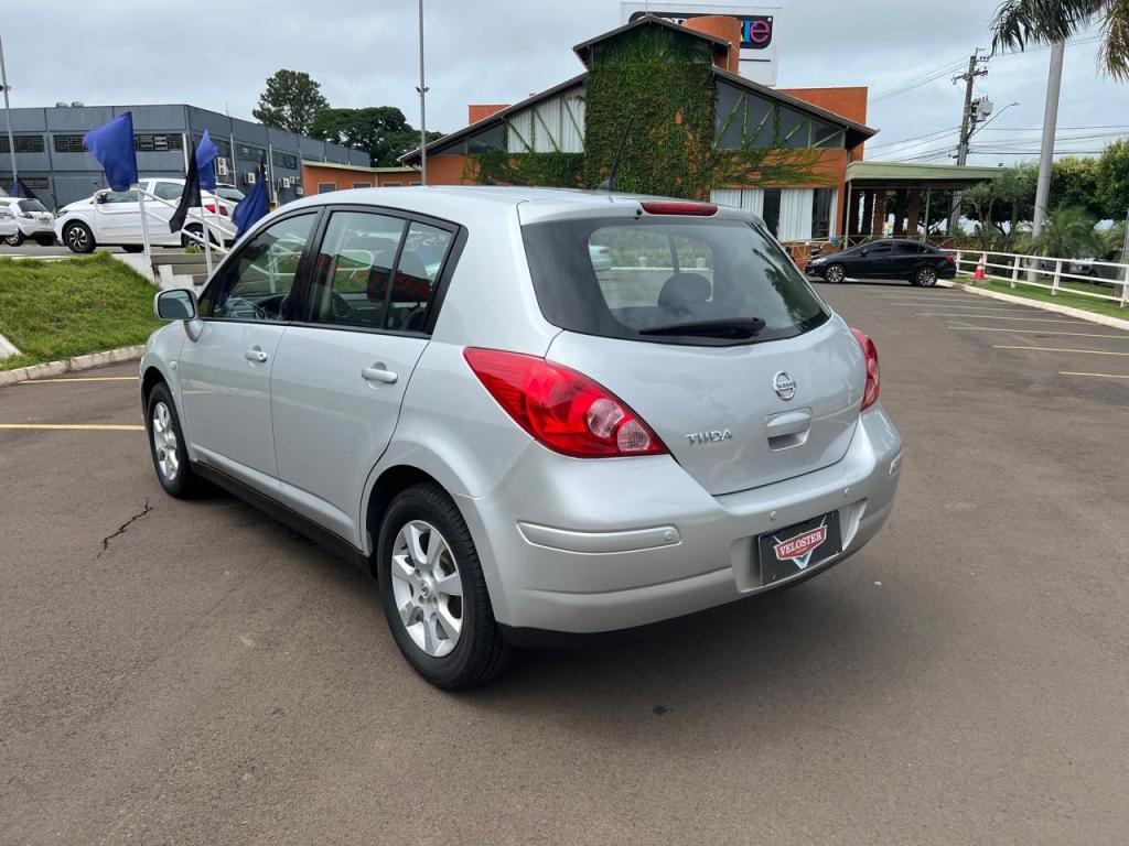 NISSAN Tiida Hatch - Foto