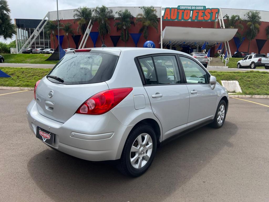 NISSAN Tiida Hatch - Foto