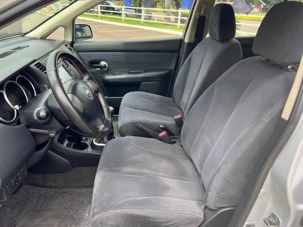 NISSAN Tiida Hatch - Foto