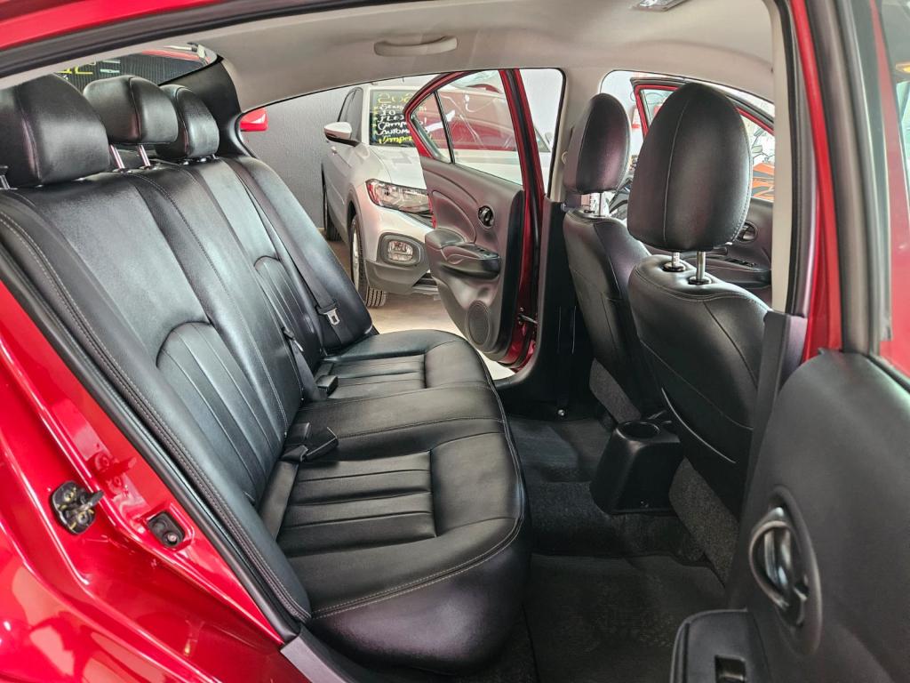 NISSAN Versa Sedan - Foto