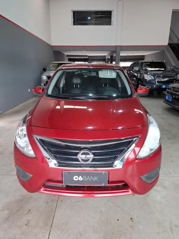 NISSAN Versa Sedan - Foto