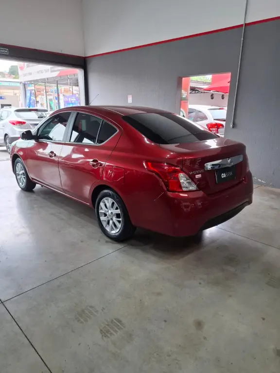NISSAN Versa Sedan - Foto