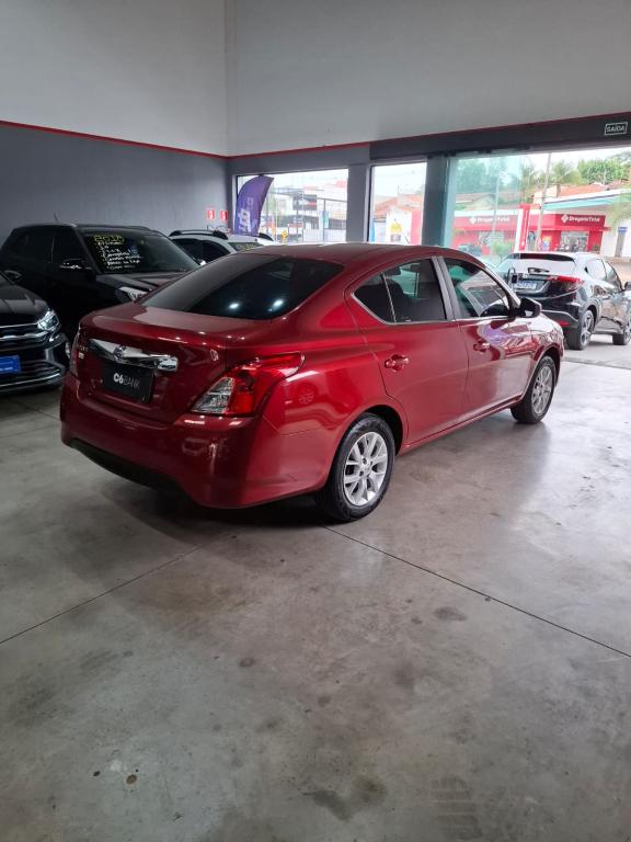 NISSAN Versa Sedan - Foto