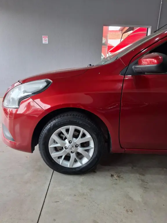 NISSAN Versa Sedan - Foto