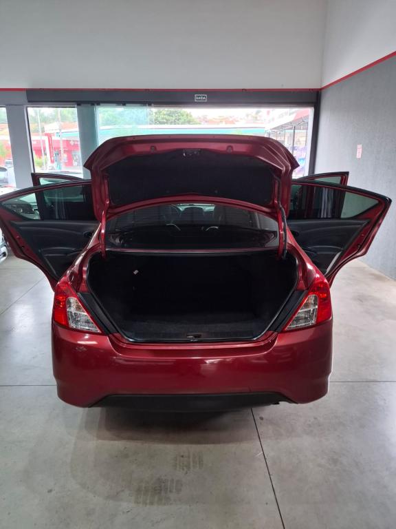 NISSAN Versa Sedan - Foto