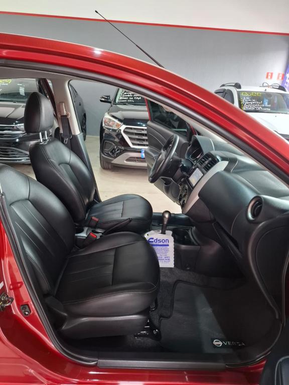 NISSAN Versa Sedan - Foto