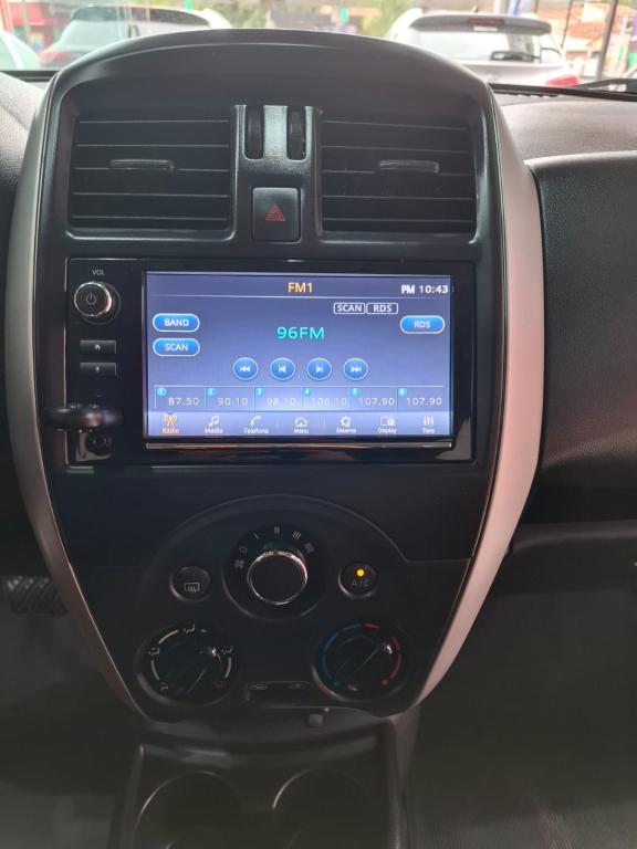 NISSAN Versa Sedan - Foto