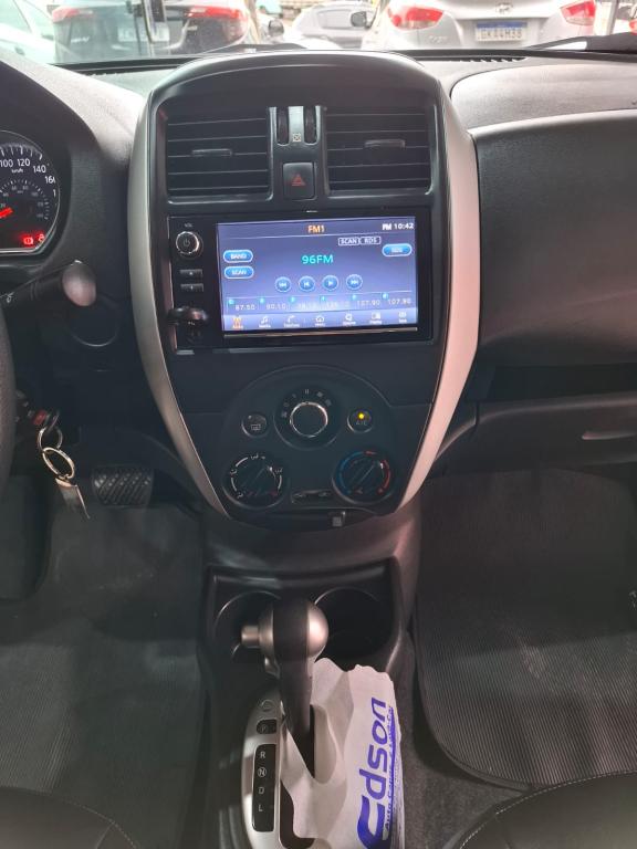 NISSAN Versa Sedan - Foto