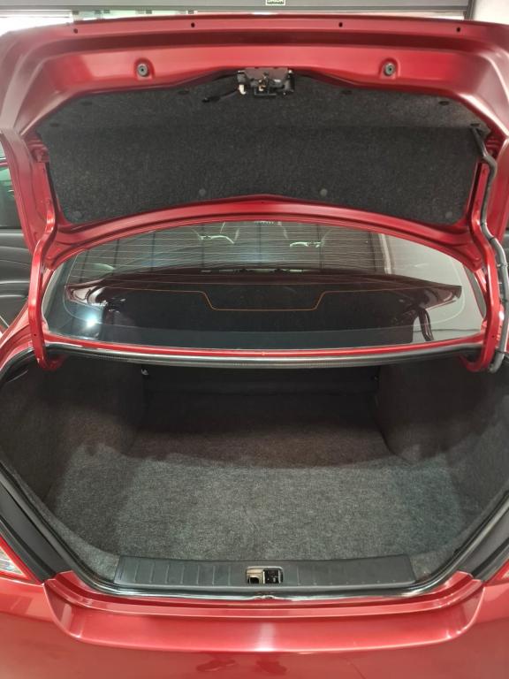 NISSAN Versa Sedan - Foto