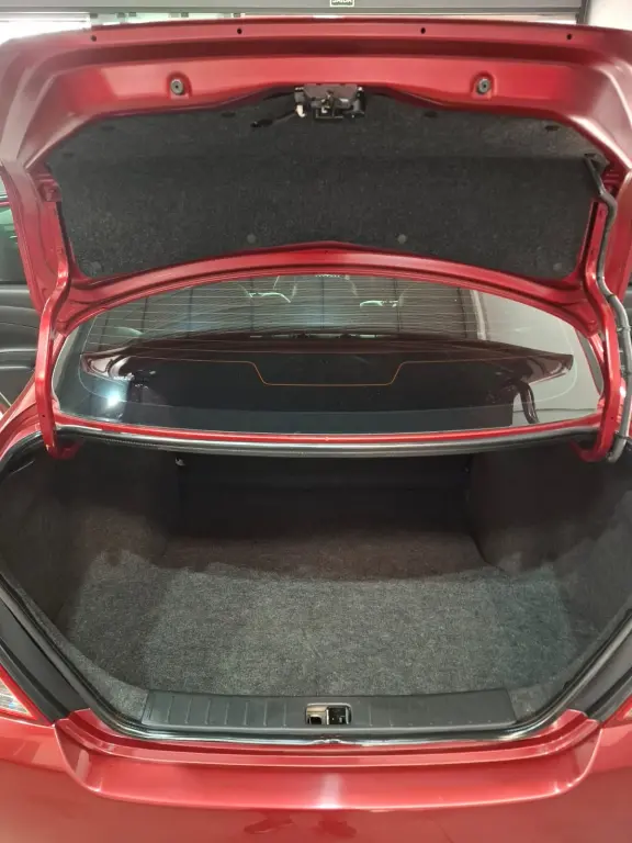 NISSAN Versa Sedan - Foto