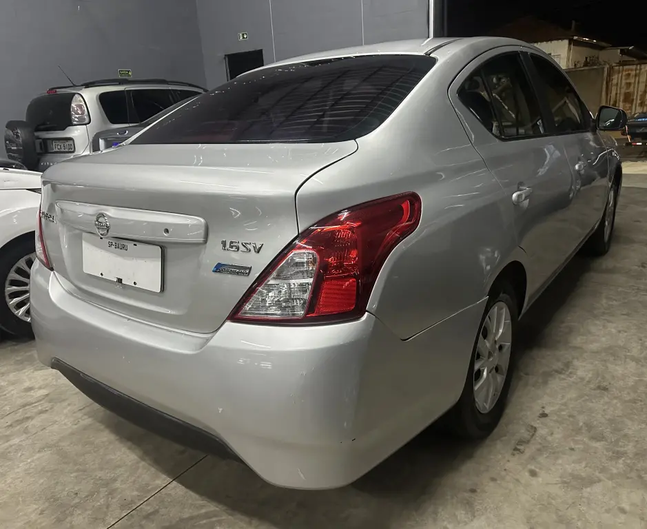 NISSAN Versa Sedan - Foto