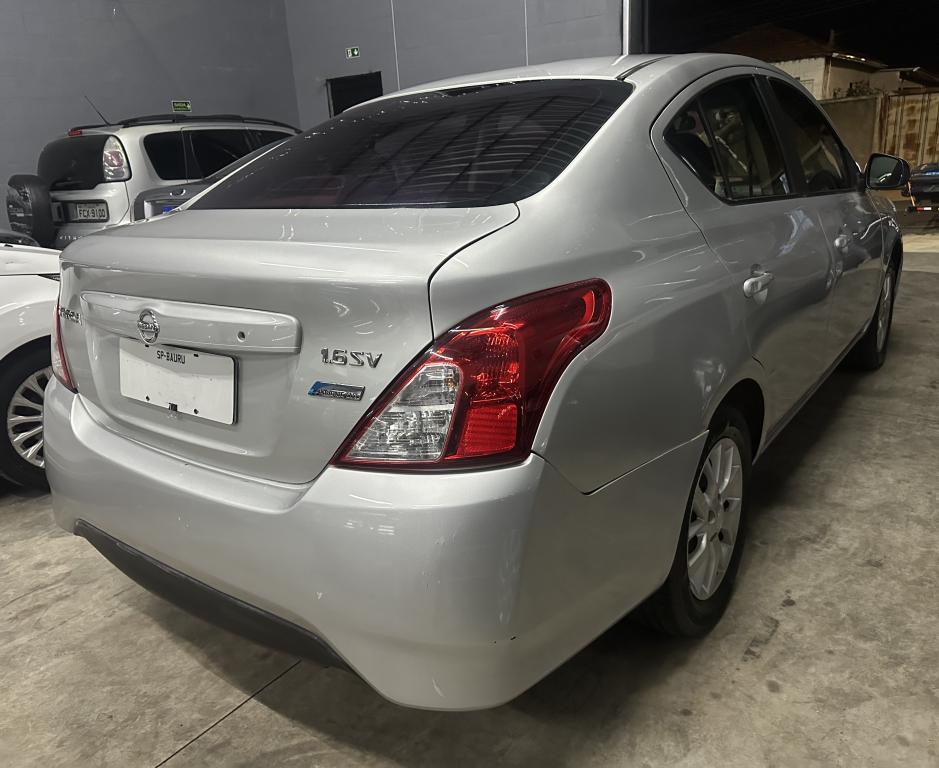 NISSAN Versa Sedan - Foto