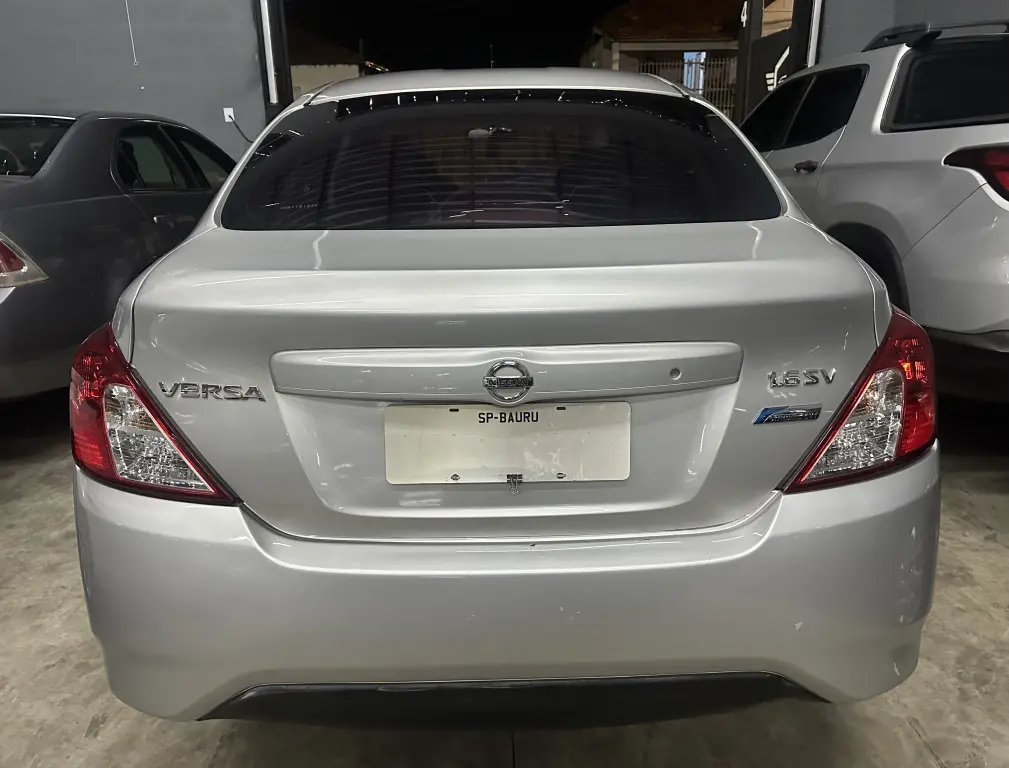 NISSAN Versa Sedan - Foto