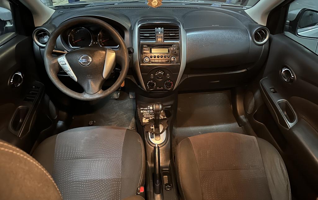 NISSAN Versa Sedan - Foto