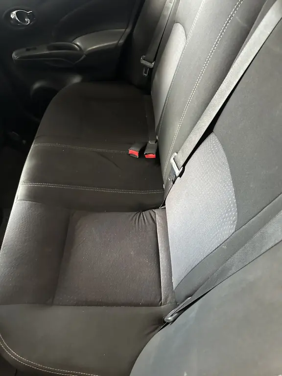 NISSAN Versa Sedan - Foto