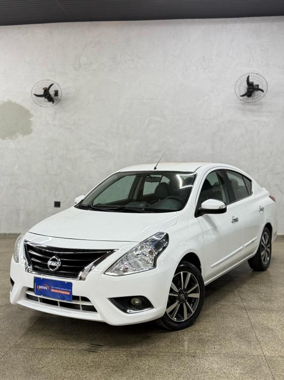 NISSAN Versa Sedan - Foto