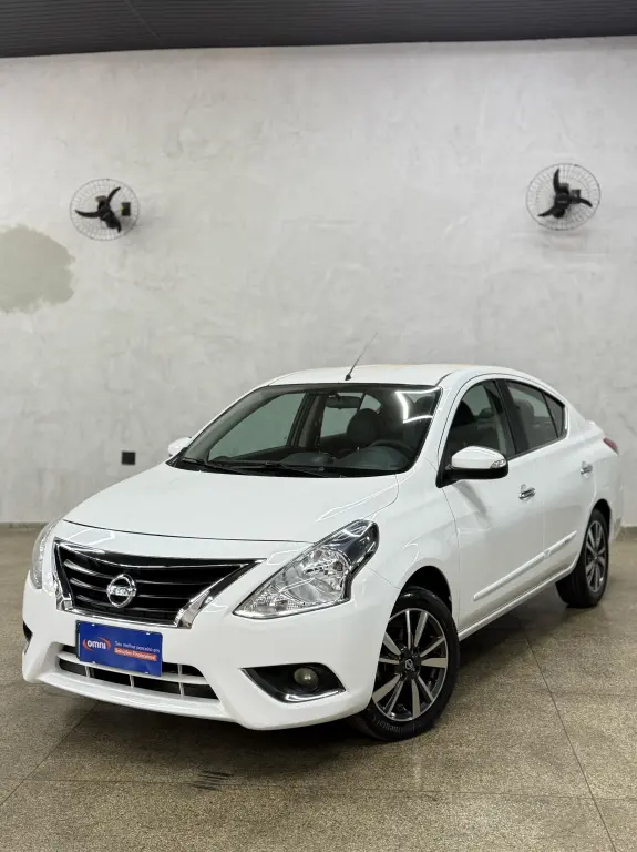 NISSAN Versa Sedan - Foto