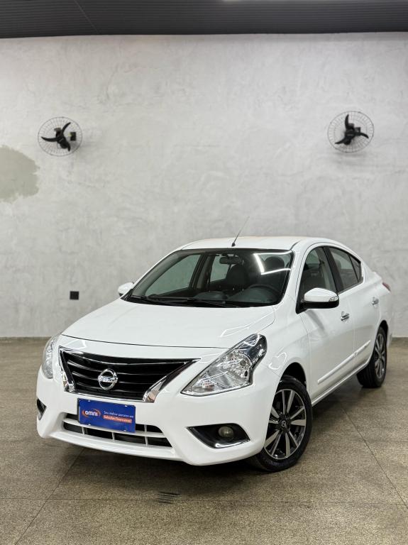 NISSAN Versa Sedan - Foto