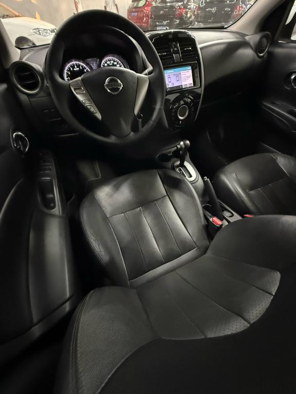 NISSAN Versa Sedan - Foto