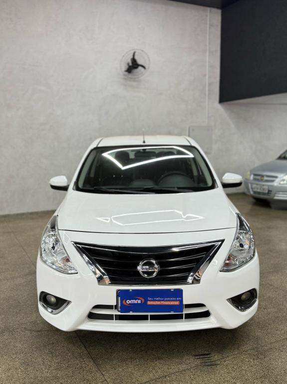 NISSAN Versa Sedan - Foto